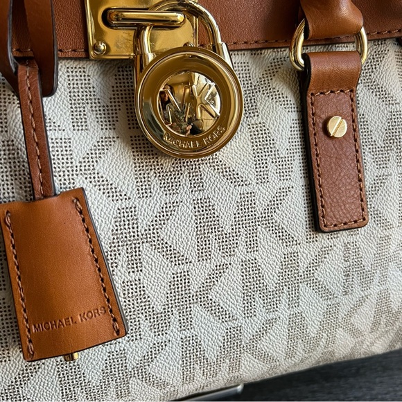 NEW! Michael Kors Hamilton Ivory Monogram Padlock Logo Satchel - Picture 3 of 13